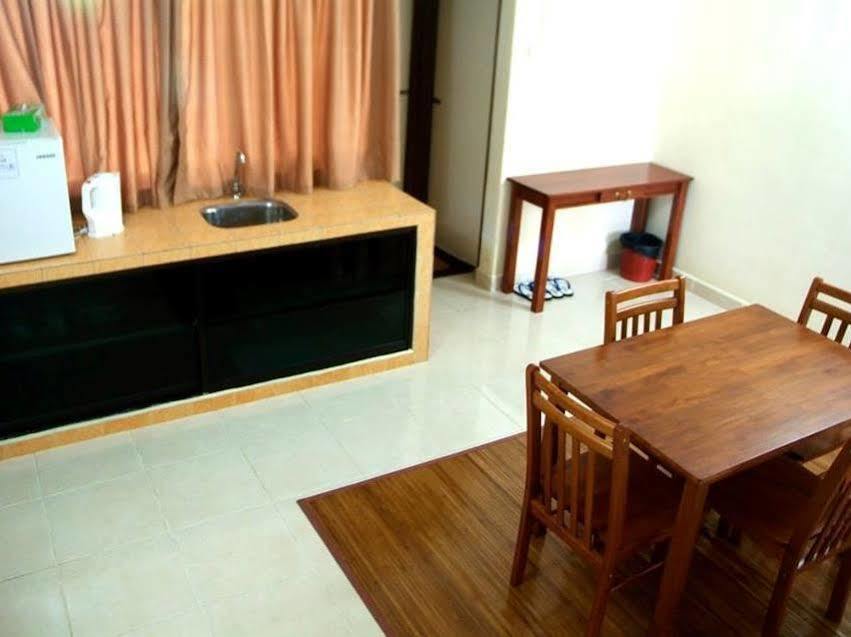 Putra Putri Lodge Kangar Ngoại thất bức ảnh